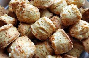 Bögrés pogácsa receptje A bögrés pogácsa ugyanolyan finom, mint társai, csak egyszerűbben, gyorsabban elkészíthető.