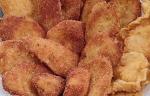 Rántott cukkini recept A rántott cukkini tökéletes nyári falatozni való, és egy kis öntettel is megbolondíthatjuk.