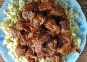 Hagyományos marhapörkölt recept marhapörkölt