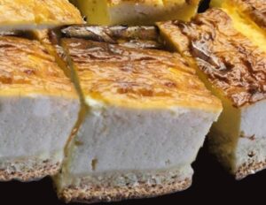 Tejfölös sós lepény krémes süti