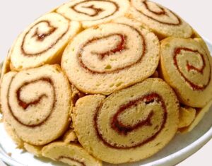Gyümölcsös Scharlotte torta piskóta tekercsek torta
